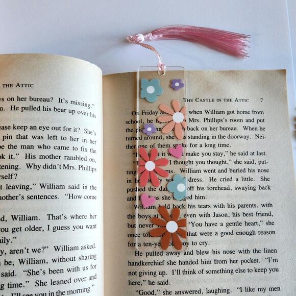 Daisy Flowers Print Bookmark Acrylic Durable Pink Coquette Bookish Gift For Her - Picture 1 of 8